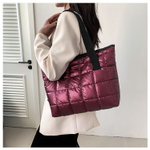 Стеганая сумка-шоппер с металлическим блеском