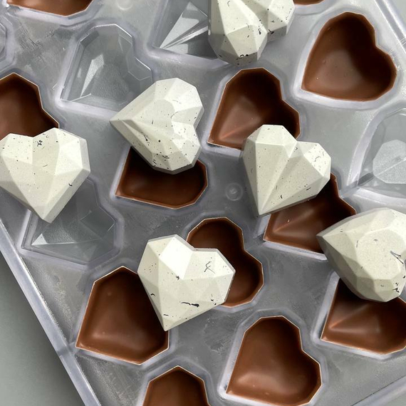 813 | Форма для шоколадных конфет &quot;Сердца и грани&quot; (275*175 мм)