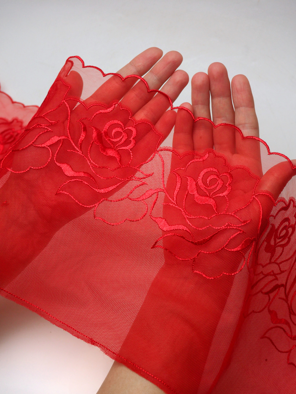 Вышивка на сетке красная ширина 19 см ОТРЕЗ 0,4 м