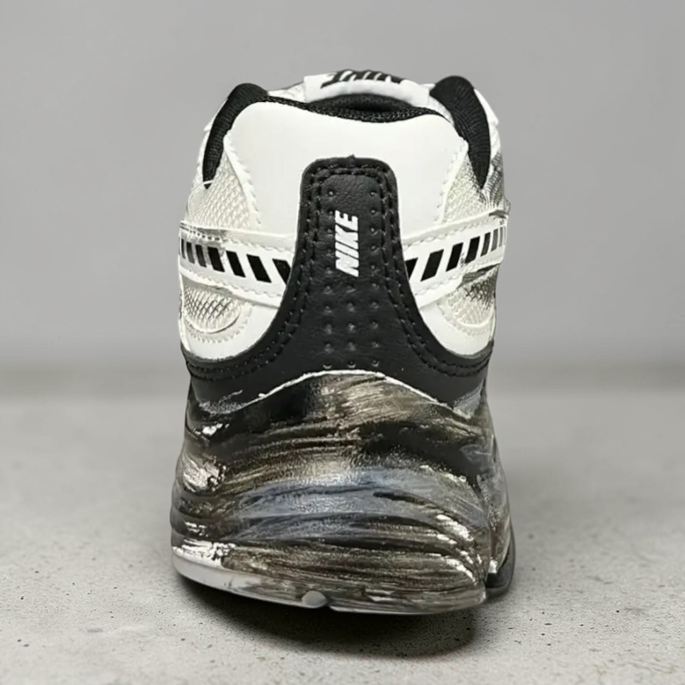 Nike Initiator • Black White
