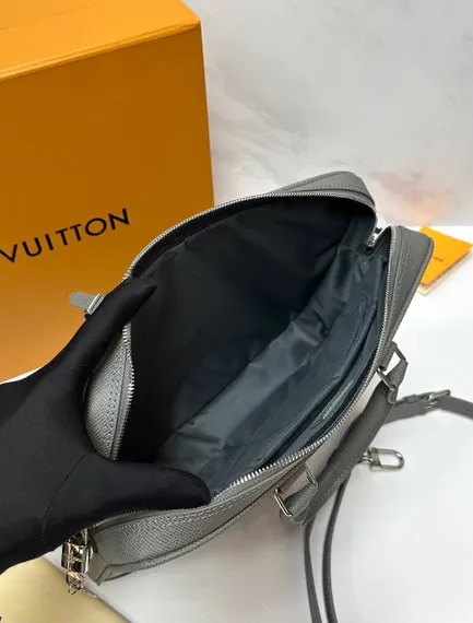 Портфель Louis Vuitton Porte Documents Voyage PM кожа Taiga