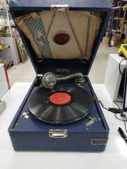 Патефон "Дружба". Ленинградский патефонный завод