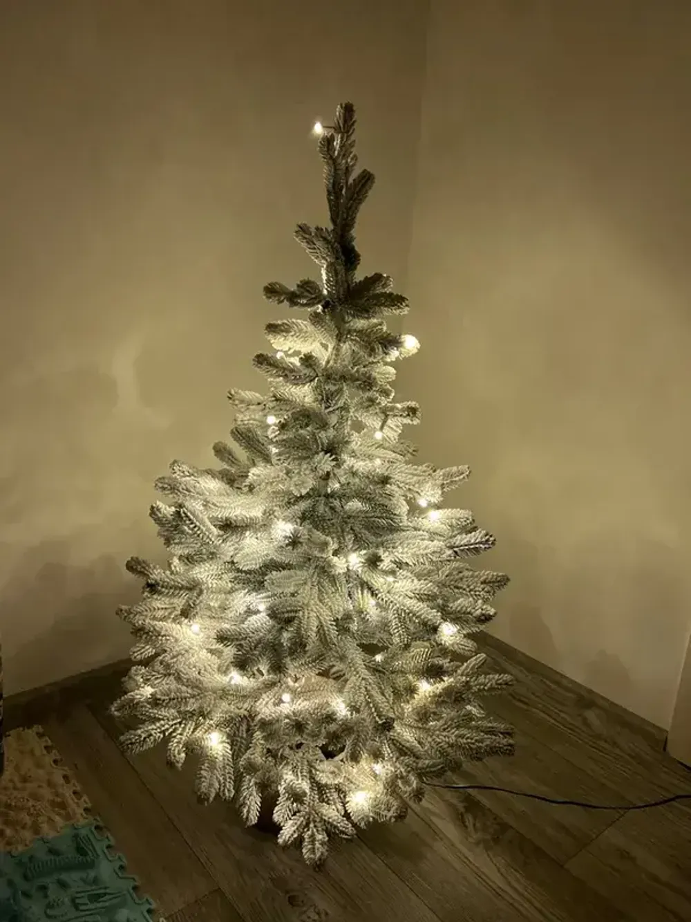 заснеженная елка с встроенной гирляндой - высота 90 см