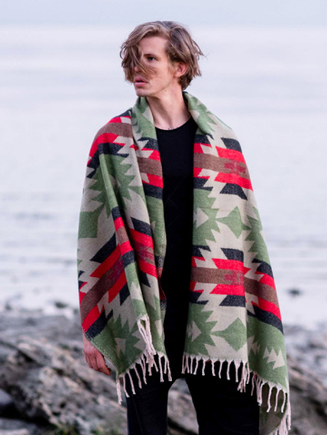 Палантин теплый с орнаментом Навахо