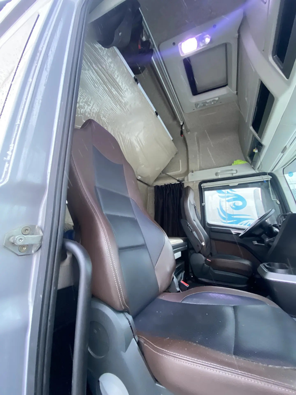 FAW J7 4x2 Седельный тягач CA4180P77K25E5 (Дизельный, 12,5 л, 553 л.с., АТ)