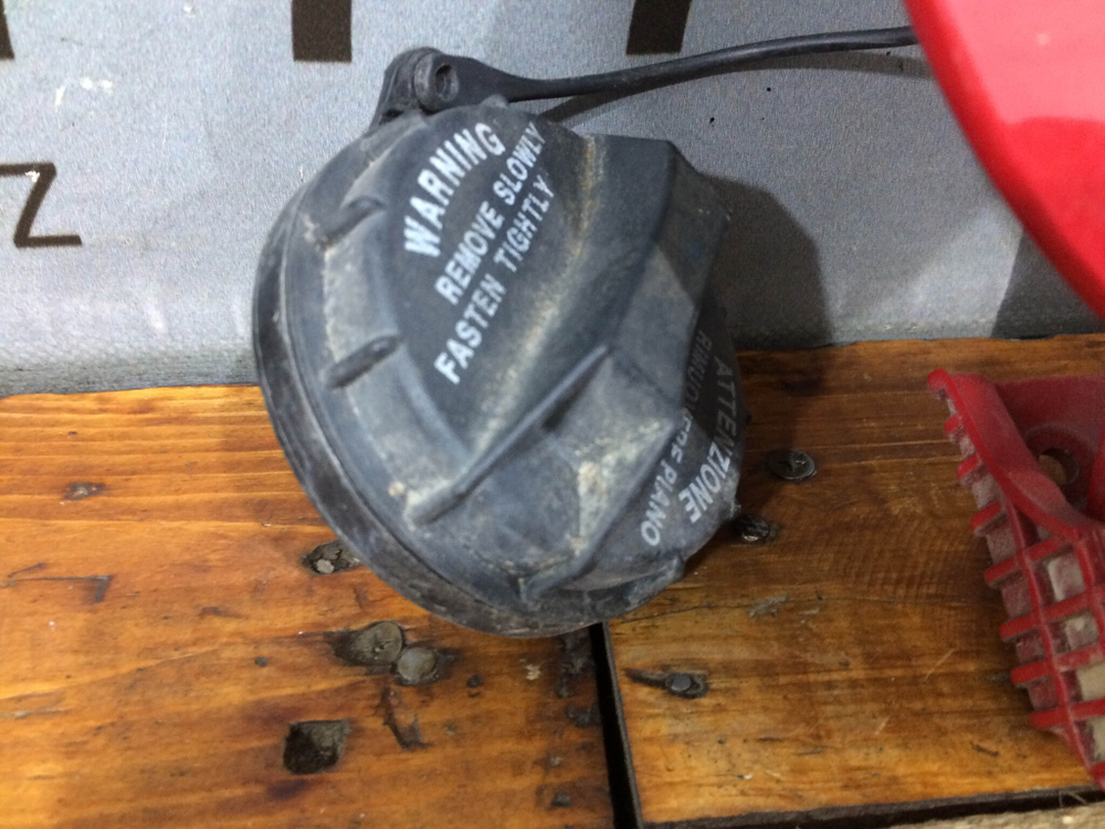 Лючок бензобака Kia Picanto 1 04-11 Б/У Оригинал 6951007000