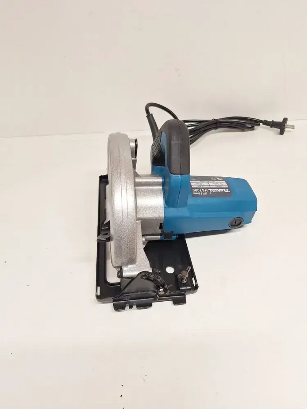 Циркулярная дисковая пила Макита Makita HS7000 1200Wt.