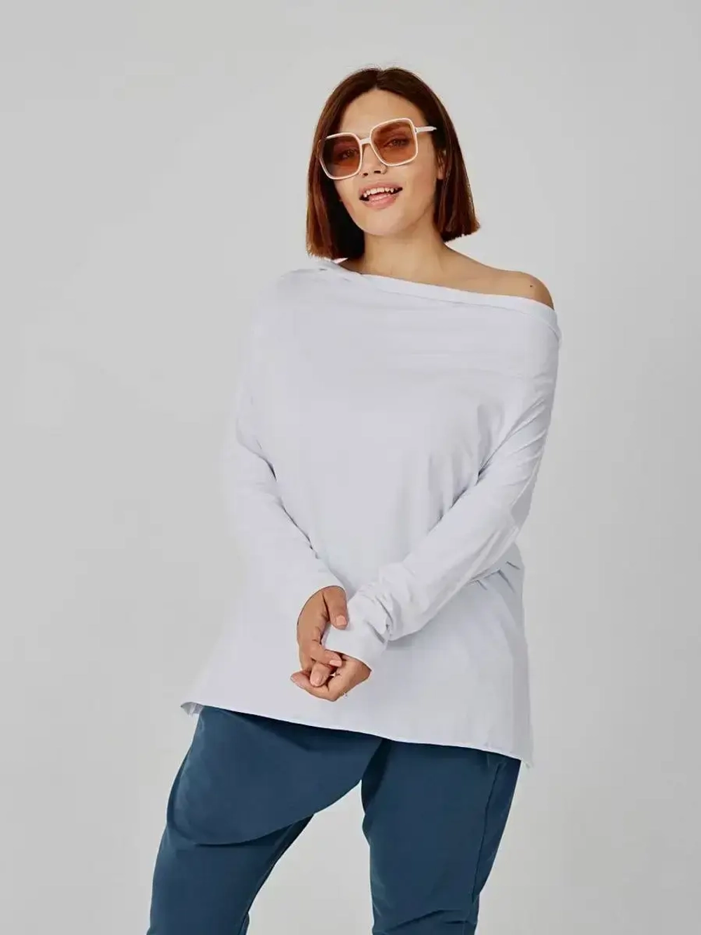 Лонгслив оверсайз с вырезом лодочка