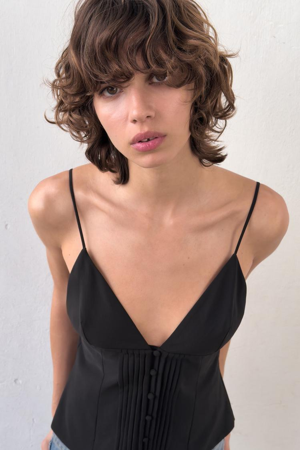 ZARA ТОП С БРЕТЕЛЯМИ И СКЛАДКАМИ, ЧЕРНЫЙ