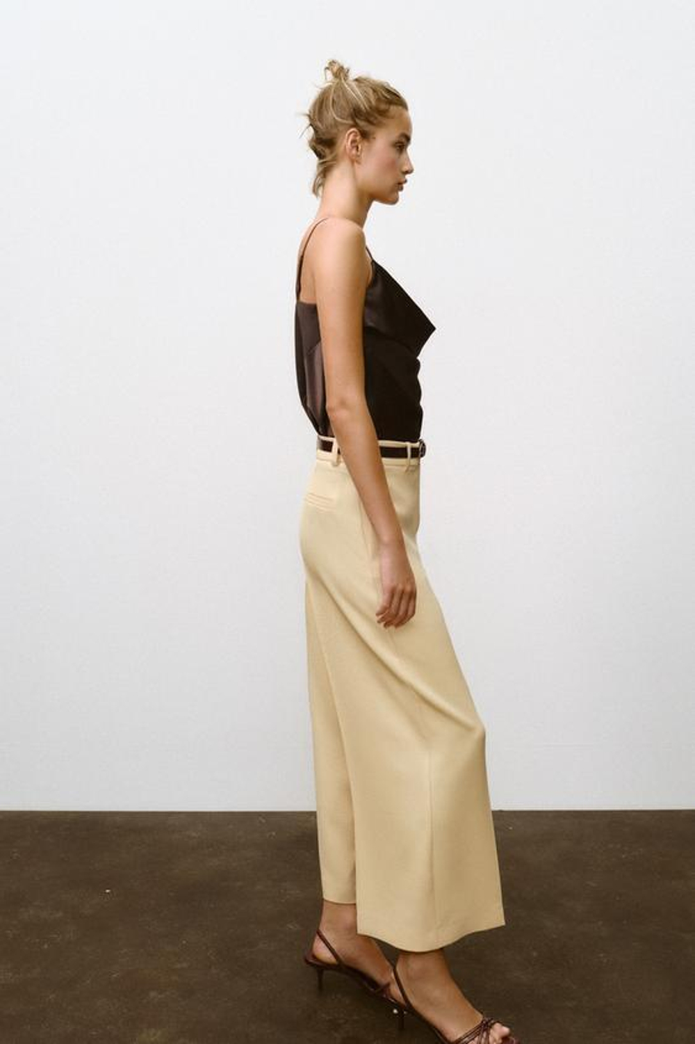 ZARA БРЮКИ-КЮЛОТЫ С РЕМНЕМ, СВЕТЛО-БЕЖЕВЫЙ