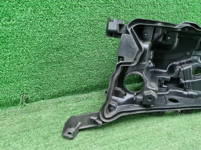 Корпус фары левый Toyota Land Cruiser 200 (15-21)