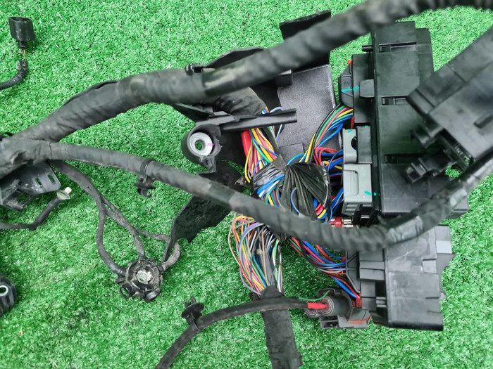 Проводка моторного отсека Geely Monjaro (21-нв)