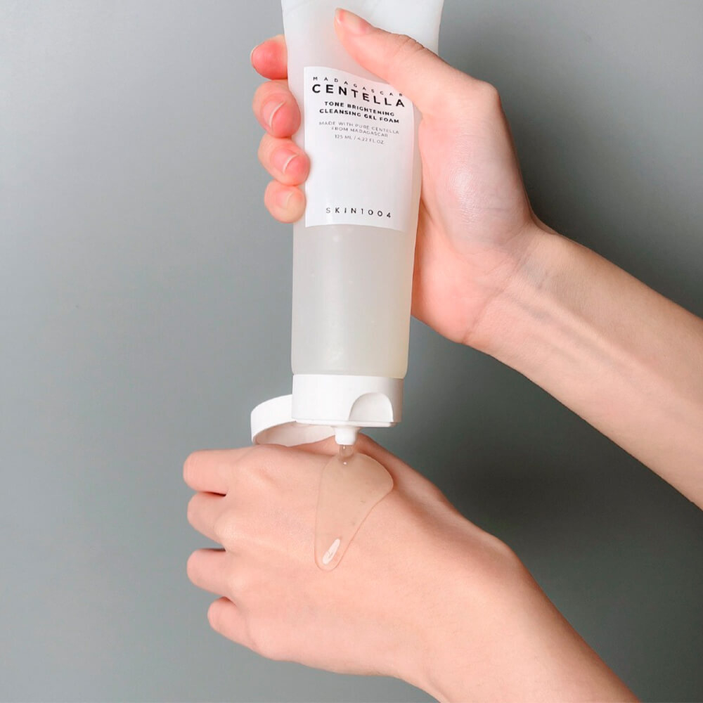 Skin1004 Madagascar Centella Tone Brightening Cleansing Gel Foam 125ml
