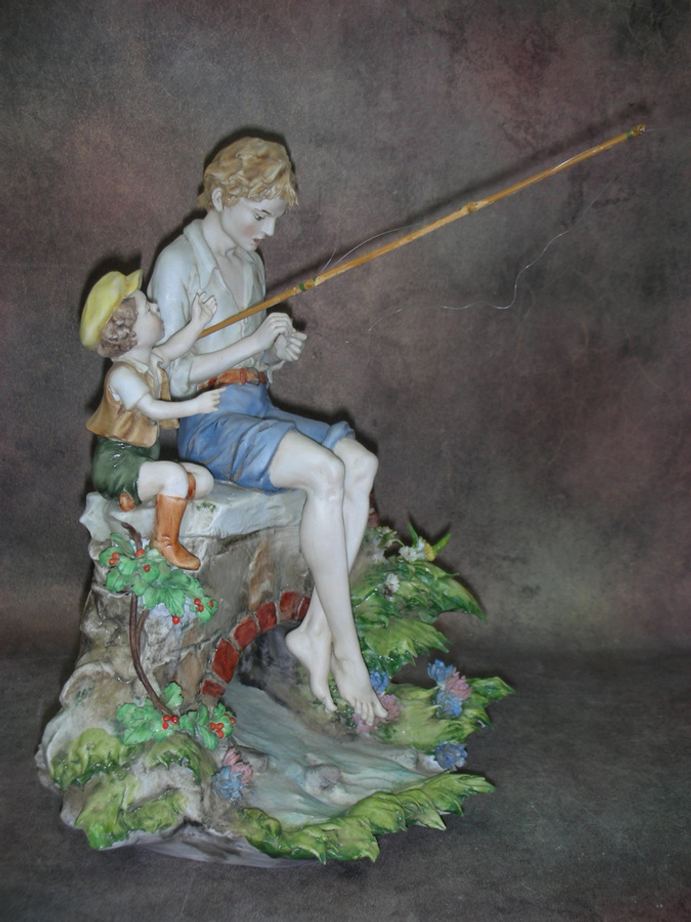 Статуэтка. Фарфор. Рыбаки. Capodimonte. Италия