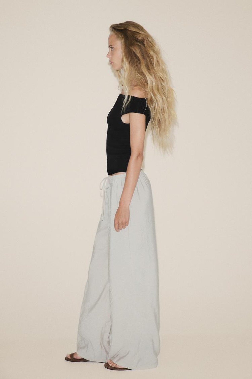 ZARA ОДНОТОННЫЙ ТОП С ВЫРЕЗОМ ЛОДОЧКОЙ, ЧЕРНЫЙ