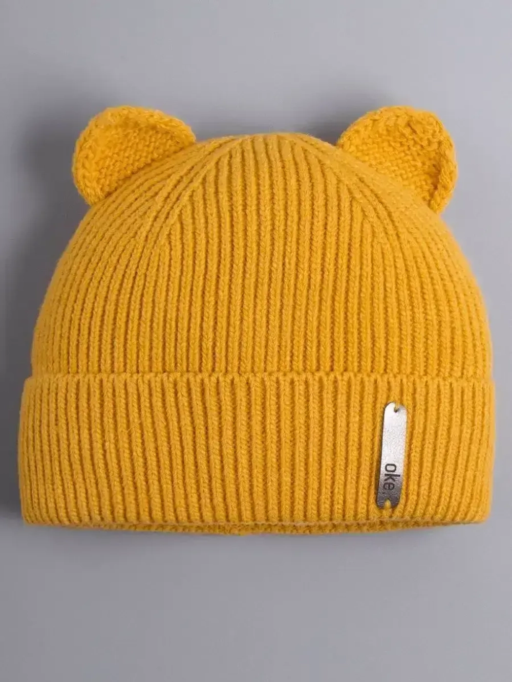 Шапка вязаная демисезонная с ушками