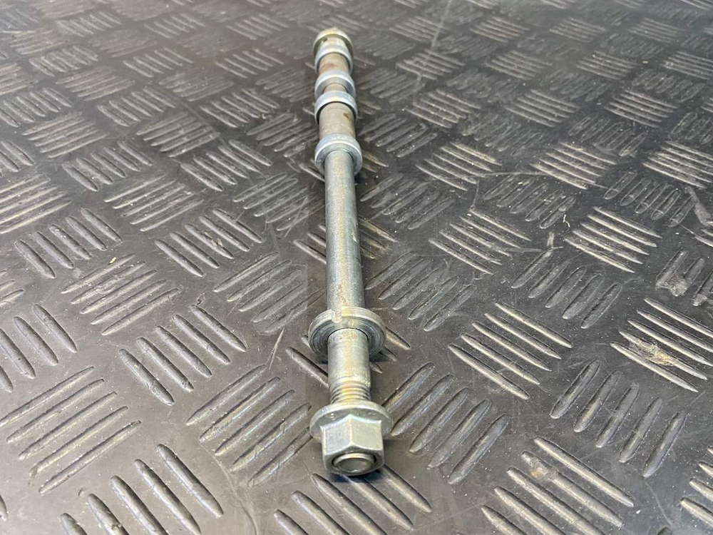 Ось маятника KTM 250 Duke 2020