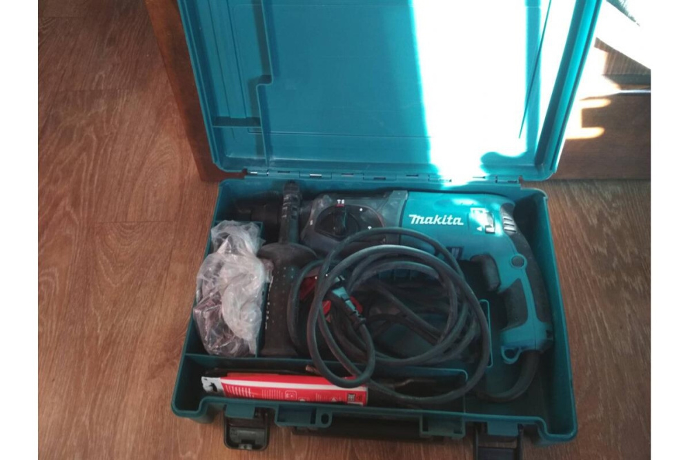 Перфоратор,SDS+,780Вт,3реж,2.7Дж,0-4500у\м,2.6кг,чем,+ набор буров D-00795 Makita HR2470X15