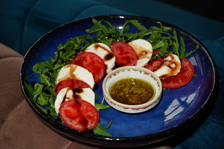 Салат " Капрезе"