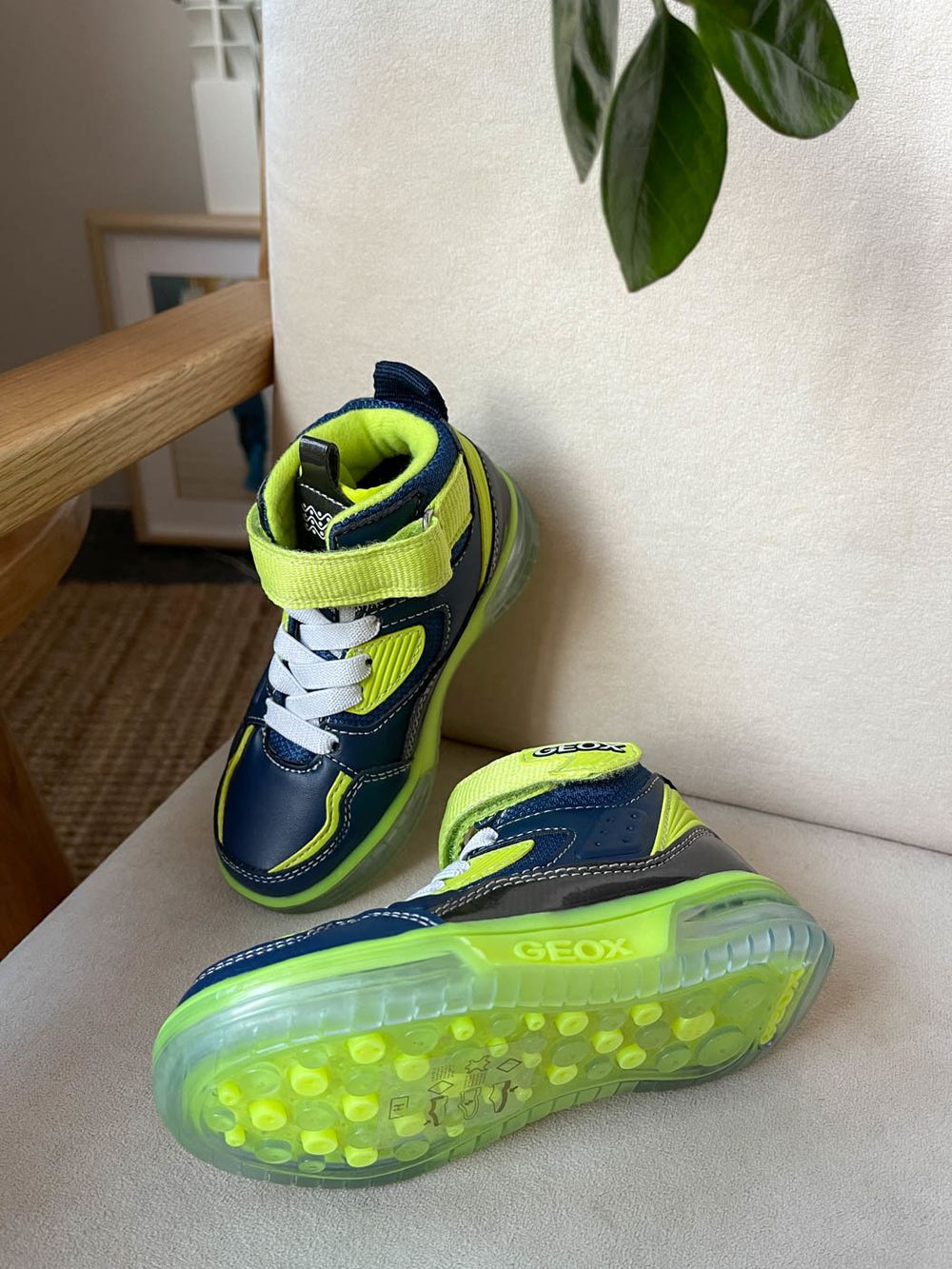Новые кроссовки Geox, 24