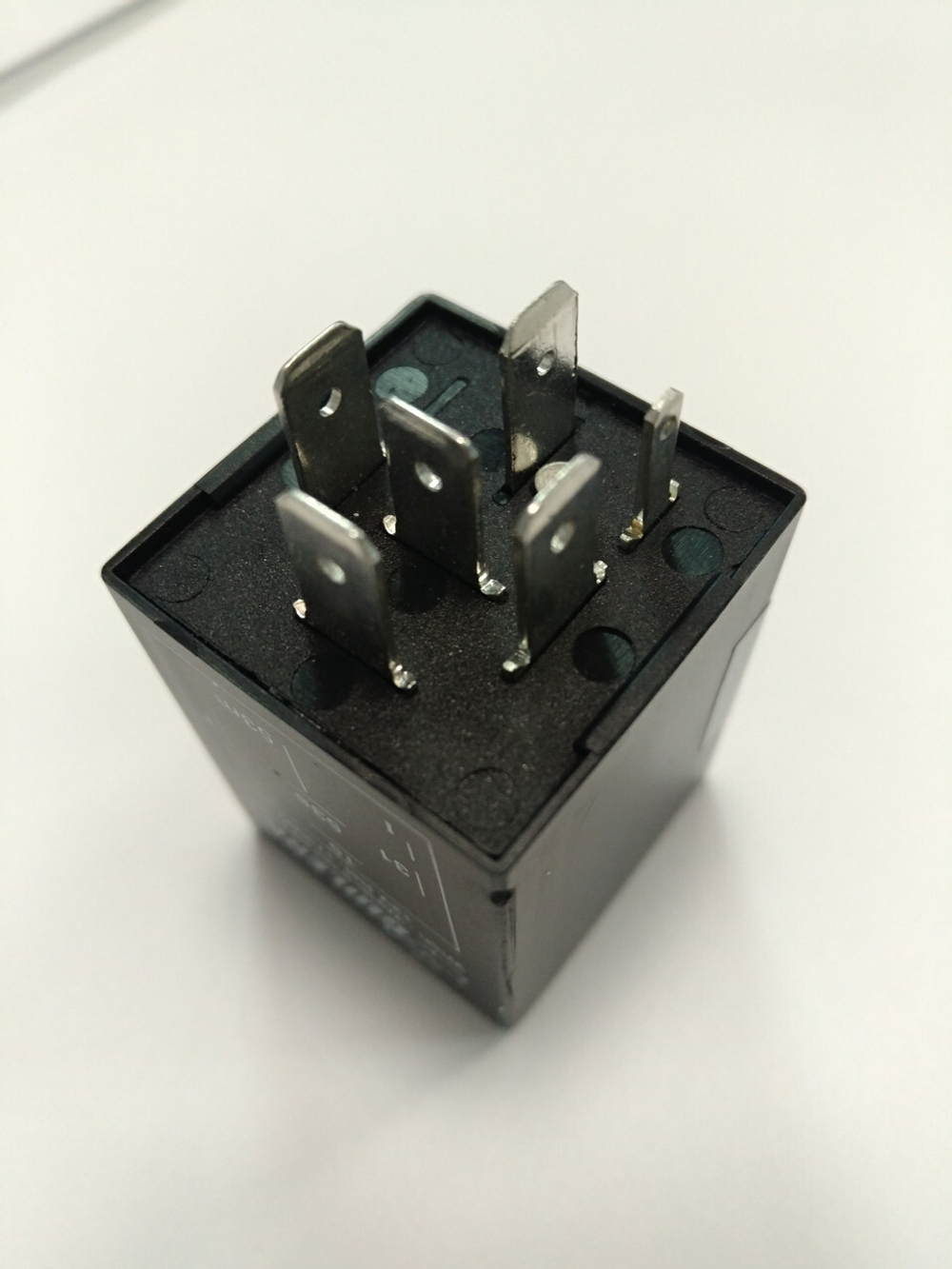 Реле поворотников 22E-06-12310 Komatsu WB93/WB97