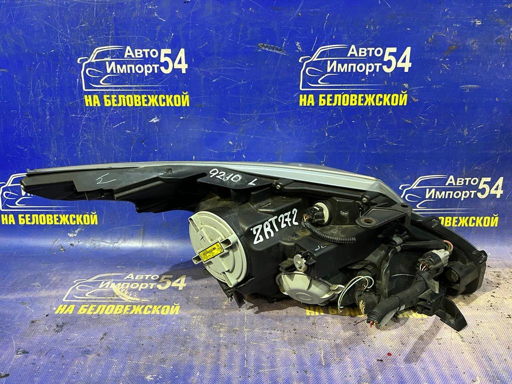 Фара передняя левая TOYOTA AVENSIS 2008-2012