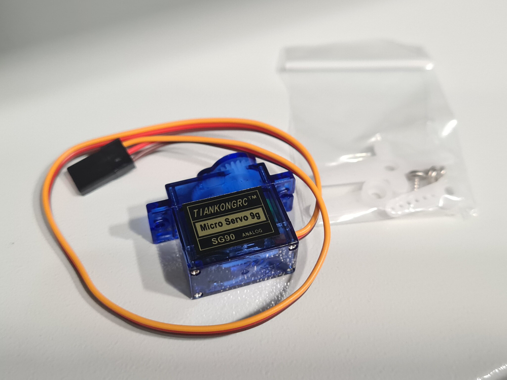 Сервопривод SG90-Arduino