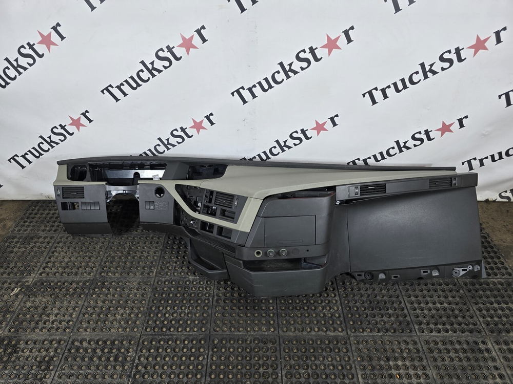 Торпедо салона кабины в сборе