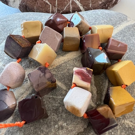 Яшма Мукаит. Камни для изделий на заказ. Цена зависит от вида заказанного изделия