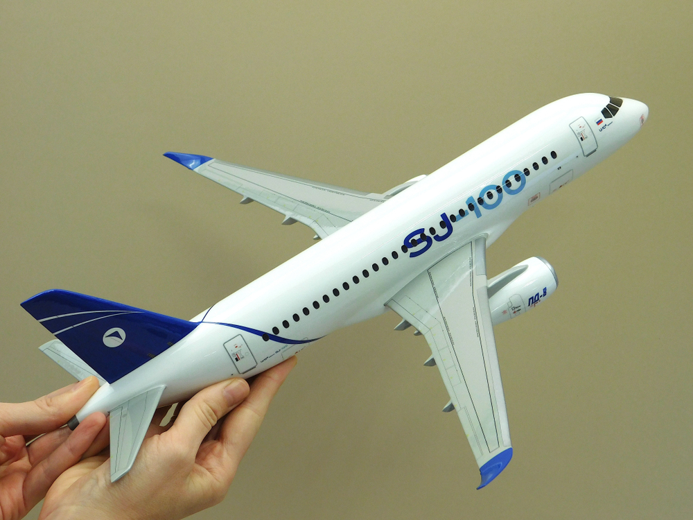 Модель самолета SJ-NEW (М1:72, ОАК, с винглетами)