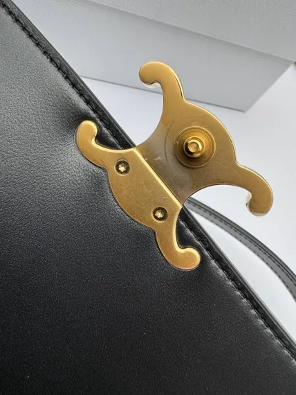 Сумка CELINE LOLA IN SHINY CALFSKIN черный