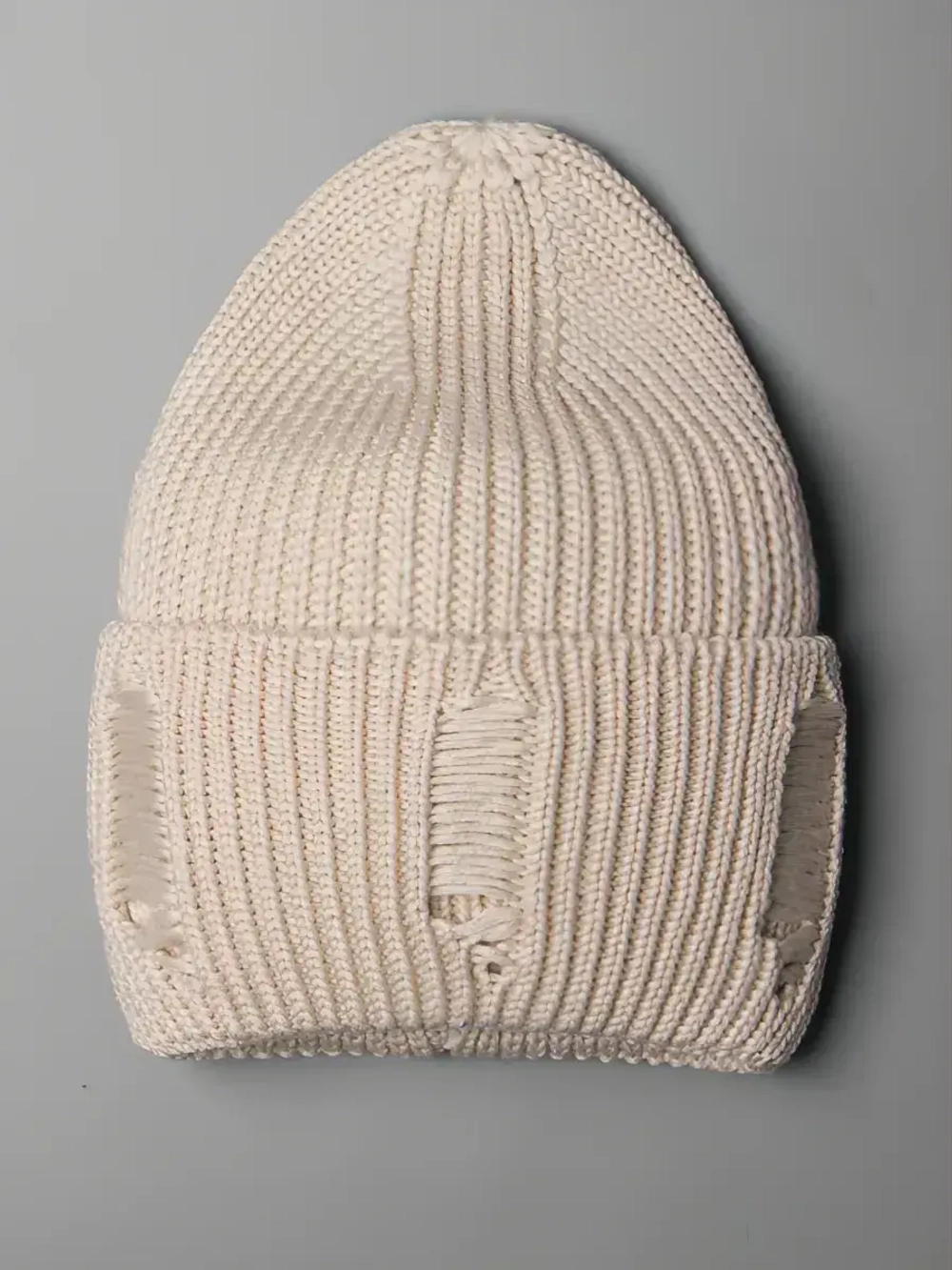 Шапка женская на осень рваная