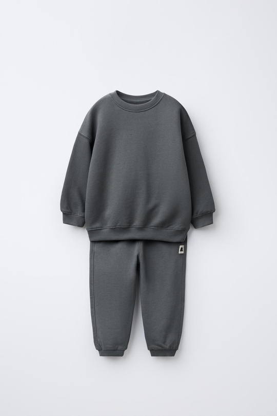 ZARA КОМПЛЕКТ ИЗ ТОЛСТОВКИ И БРЮК-ДЖОГГЕРОВ С ЭТИКЕТКОЙ, ТЕМНО-СЕРЫЙ