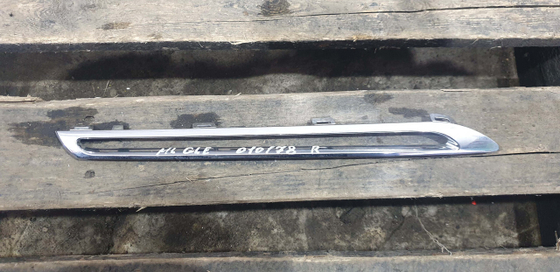 Молдинг решетки радиатора Mercedes GLE (C292) 15-19 Б/У Оригинал A2928880285