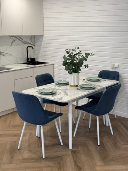 Кухонный раздвижной стол "Белый мрамор" и 4 стула Бостон