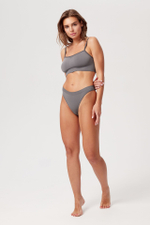 Бесшовный топ на бретелях из итальянской пряжи