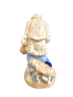 Фарфоровая статуэтка "Старик и золотая рыбка" Гжель