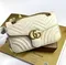 Стеганая мини-сумка Gucci GG Marmont белый