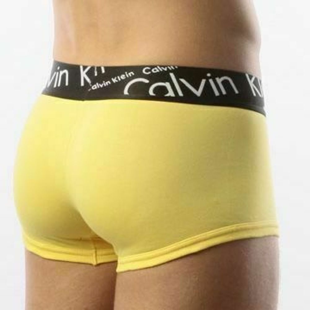 Мужские трусы боксеры желтые с черной косой резинкой Calvin Klein Black Waistband Italics Boxer Yellow CK05107