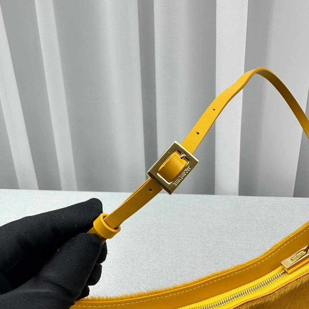 Jacquemus Le Bisou 27 cm