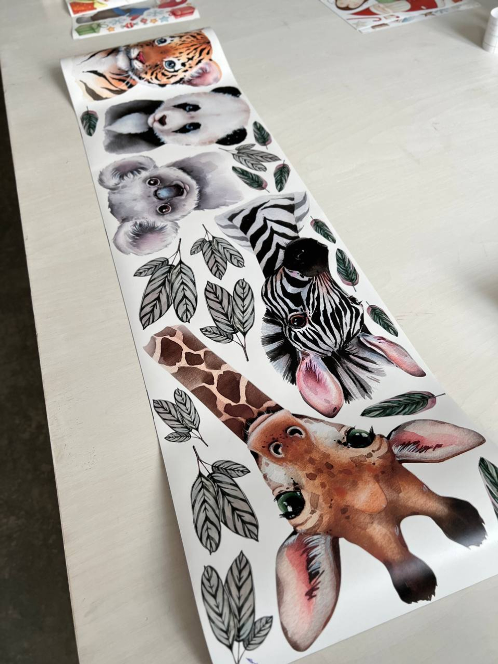 Тропические зверята ( отклонение цвета в холодный оттенок + повреждена одна веточка)