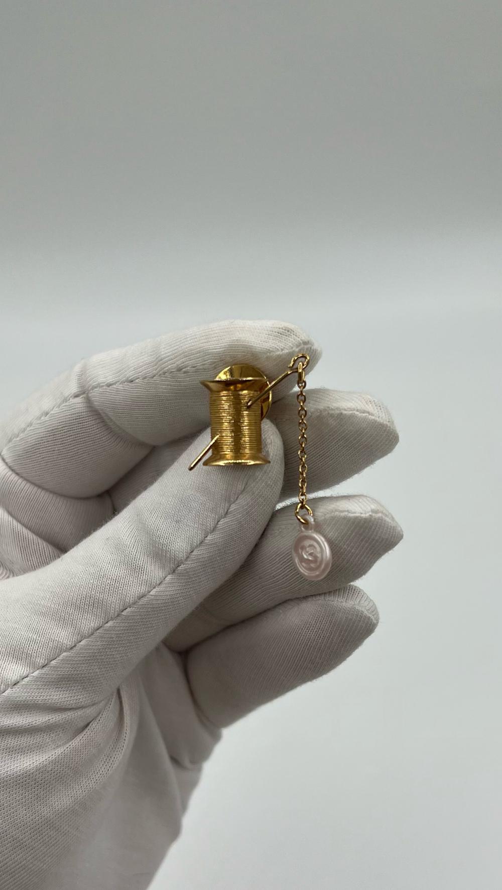 Брошь пин Катушка ниток Avon