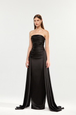 Платье макси драпированное из атласа со шлейфом