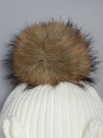 Шапка зимняя с помпоном и ушками для девочки