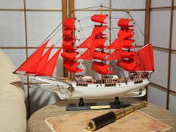 Meteor Lights Модель парусника "Secret" ( "Алые Паруса")