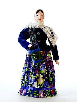 Кукла коллекционная в костюме "Водоноска-казачка" в теплой рубахе