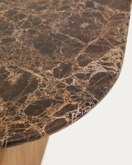 Приставной столик Pirita из коричневого мрамора с ножками из дуба с натуральной отделкой, 71 x 70 см