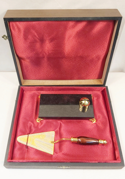 Подарок строителю " Сувенирный мастерок" малый на долерите