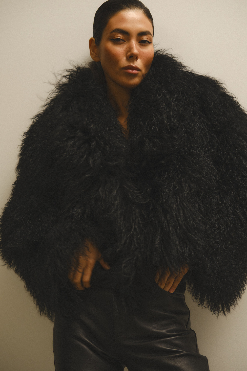 PRE-ORDER LAMA FUR ÉSME INS