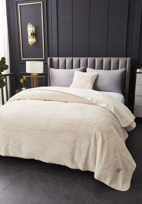 Плед 160х220 Sofi De MarkO Антуан молочный